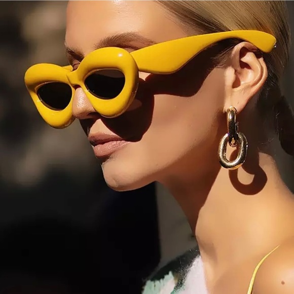 RETRO HOT SUNNIES LIPSTICK CATEYE SUNNIES AVAILABLE IN 3 CANDY COLORS - NEW - Picture 4 of 10